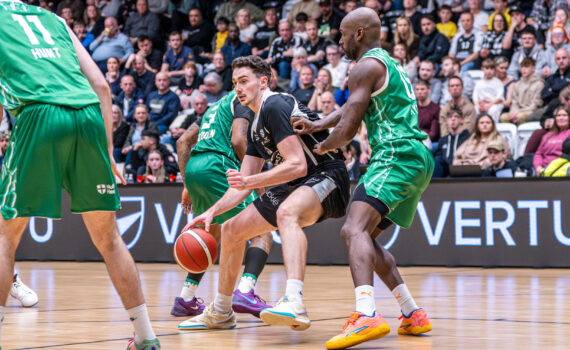 20241115 Newcastle Eagles v Surrey 89ers (Gary Forster) 108-Enhanced-NR